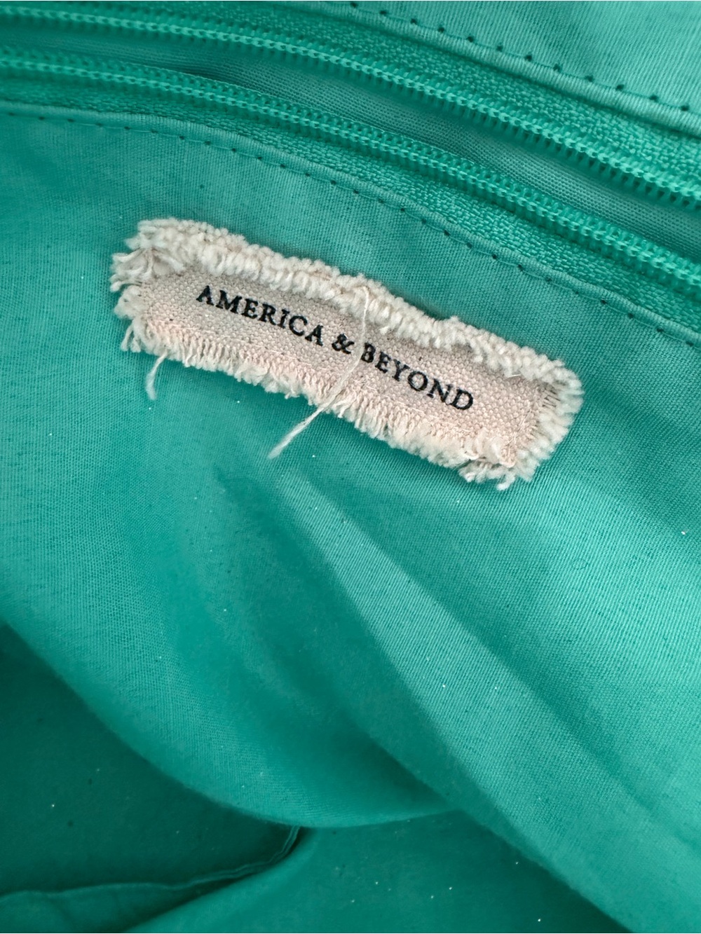 America & Beyond Daphne Tote Bag - Picture 6 of 7
